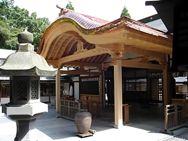 吹田市 伊射奈岐神社の唐破風の建物