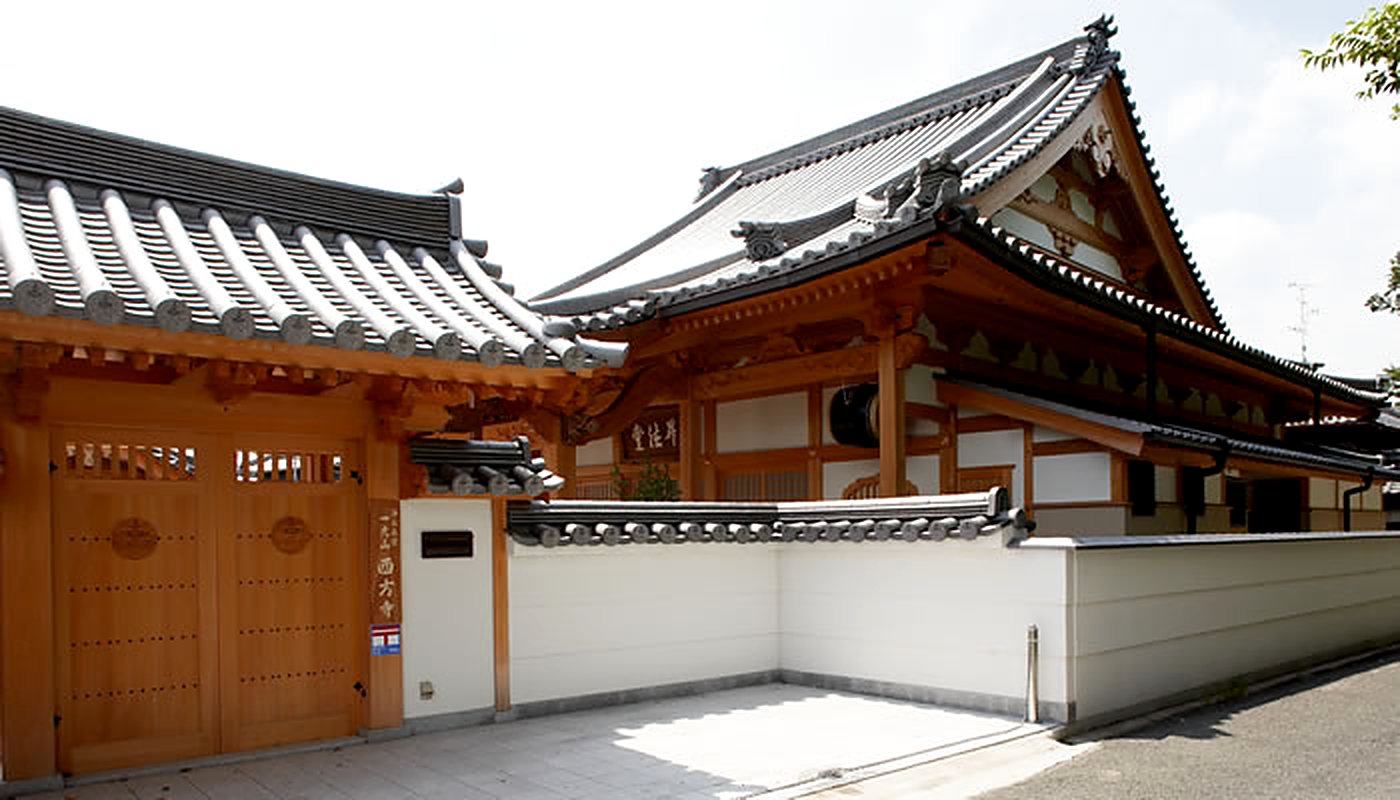 西方寺の山門と本堂（清水屋工務店 施工）